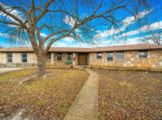 381 Stoneleigh Rd, Center Point, TX 78010