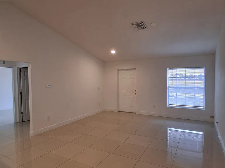 9007 Meadow Cir — Photo 3