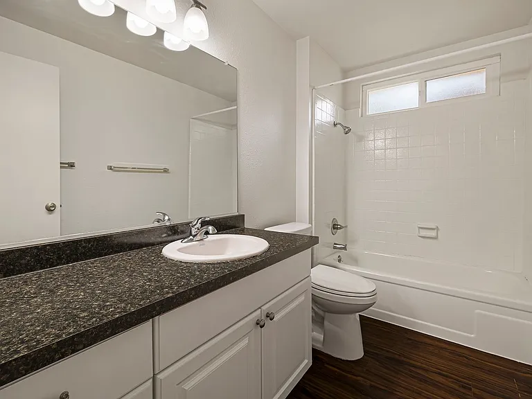 Train Station Apartments — Photo 59