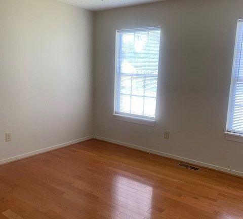 4th image of 4100 Montclair Rd