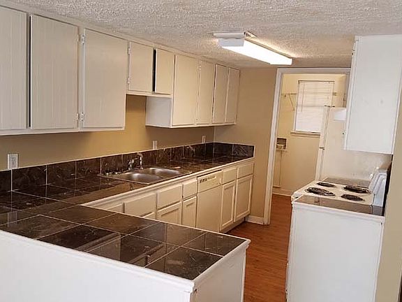 5th image of 1135 Caliente Dr #2