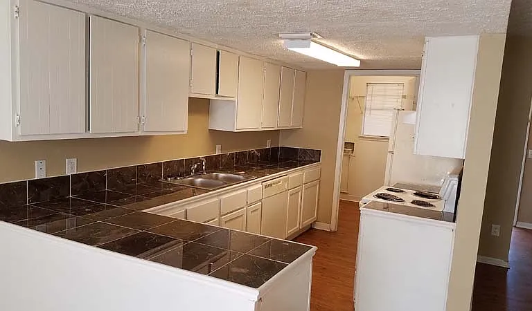 1135 Caliente Dr #2 — Photo 5