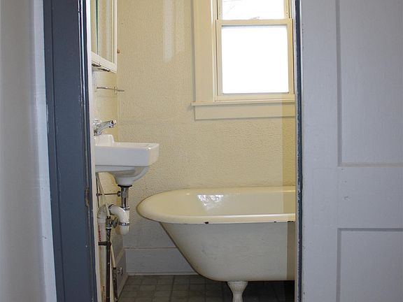 5th image of 810 Orange St APT 2