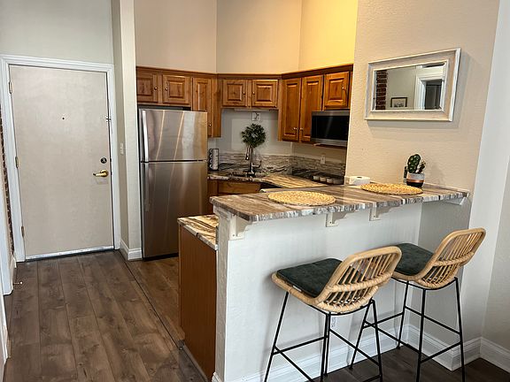 5th image of 308 W 8th St APT 215