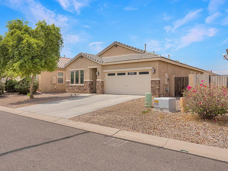 736 E Gold Dust Way — Photo 1