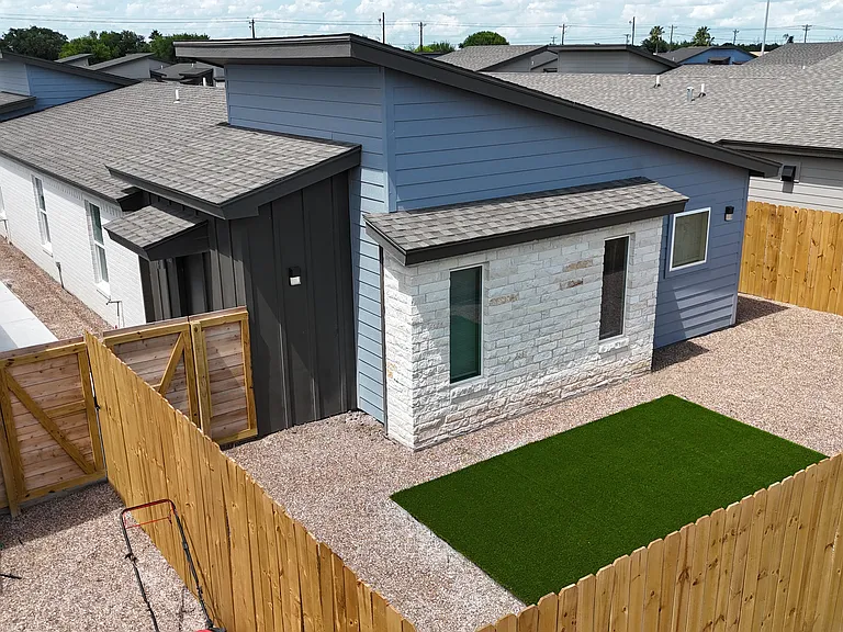 4009 Jenna Ln #D — Photo 6