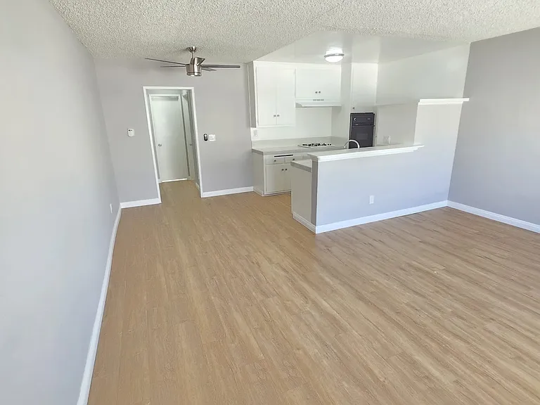 13961 Oxnard — Photo 11