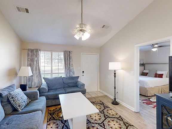 3rd image of 2610 Briar Ln