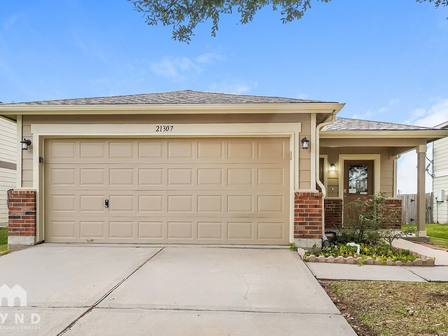3 bed, 2.0 bath, 1742 sqft, $1,785 — Photo 1