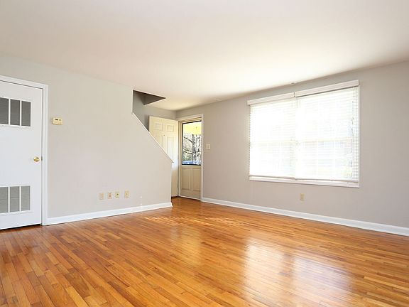 5th image of 612 Hillsborough St #9