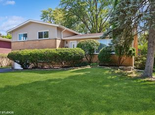 1655 Pear Tree Rd, Deerfield, IL 60015