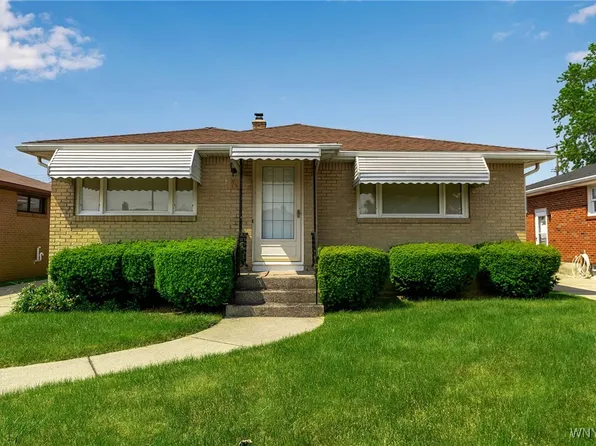 74 Lydia Ln, Cheektowaga, NY 14225