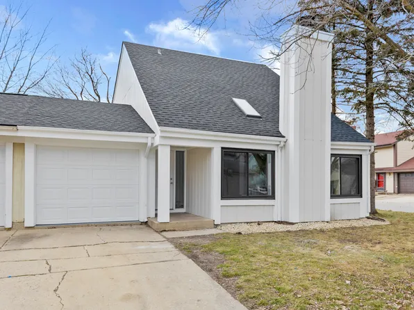 2 S 660 Harvard Dr, Warrenville, IL 60555