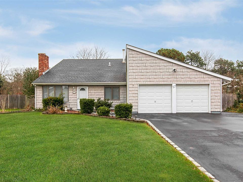 1st image of 23 Nantucket Dr