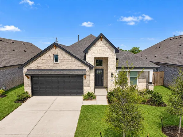 3126 Emerald Hills Dr, Angleton, TX 77515