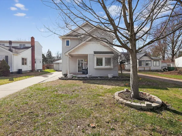 8915 Deering St, Livonia, MI 48150