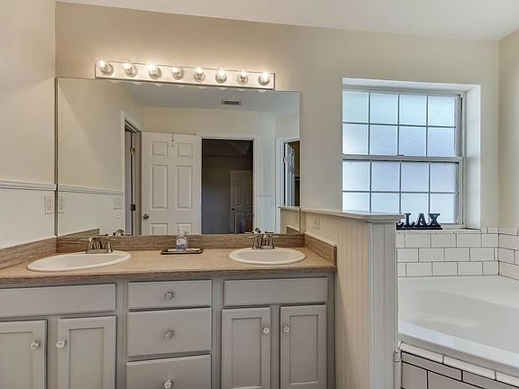 2nd image of 1021 Isle Of Palms Ln