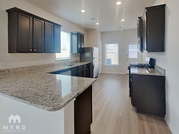 4th image of 15635 Plum Brook Dr