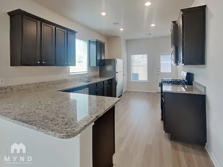 15635 Plum Brook Dr — Photo 4