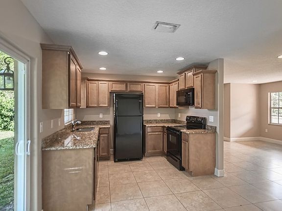 2nd image of 104 Lake Gem Dr