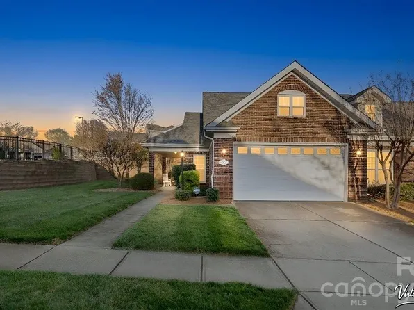 2820 Summer Valley Ct, Charlotte, NC 28269