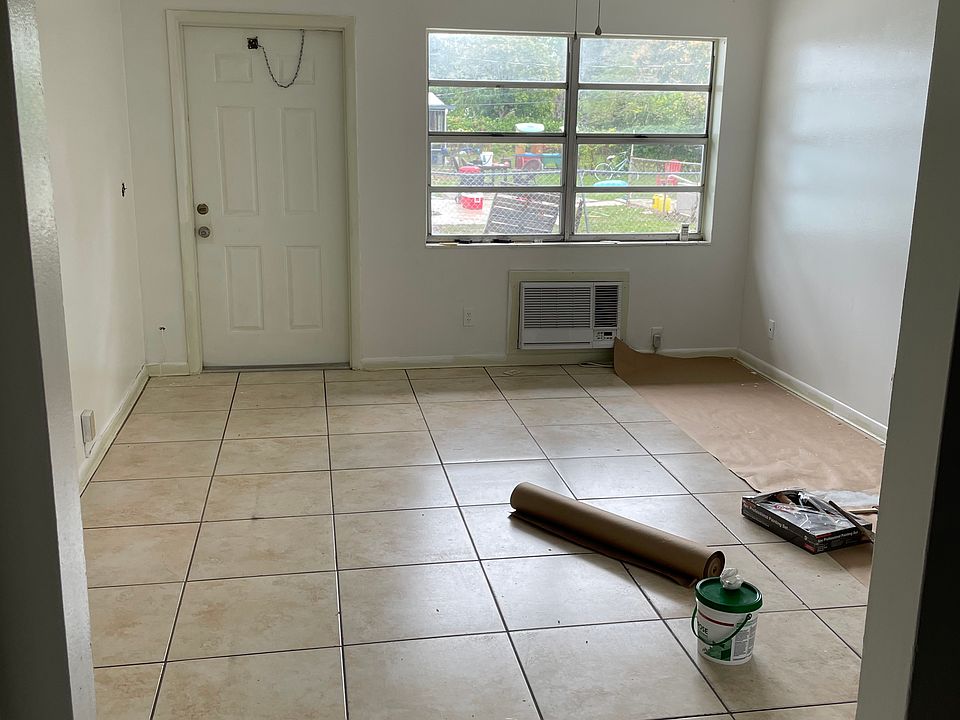 1st image of 932 W Jasmine Dr APT 3
