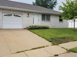 2251 Sunnyslope Dr, Dubuque, IA 52002