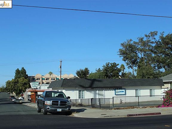 2nd image of 909 H St