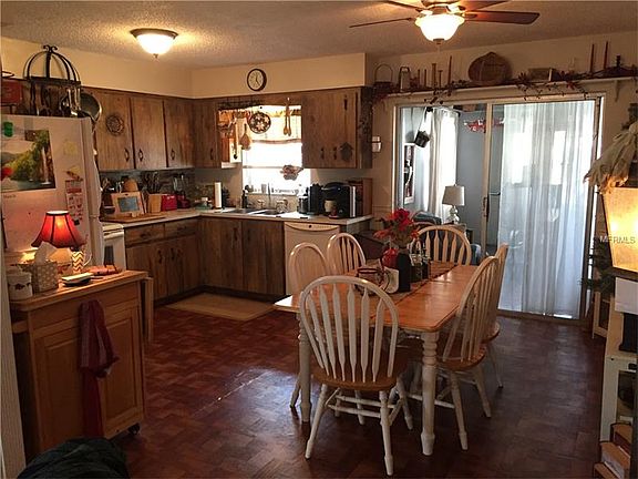 4th image of 215 Lone Pine Dr