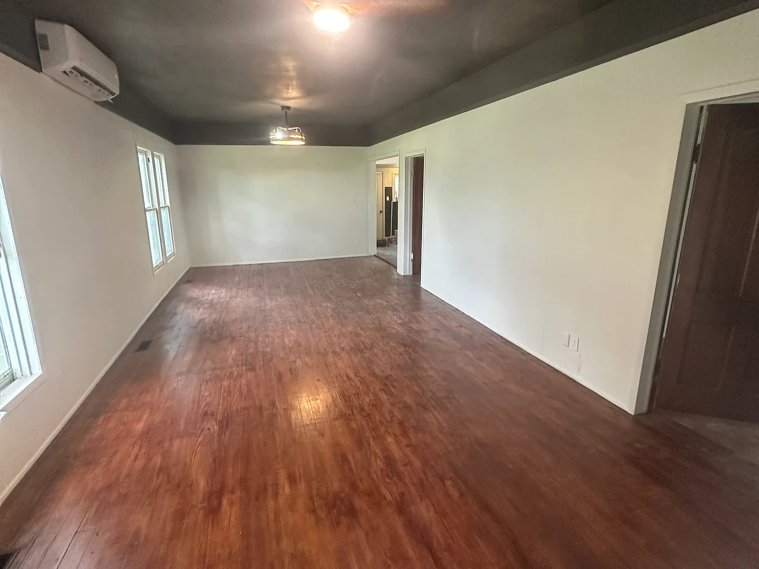 3 bed, $1,200 — Photo 2