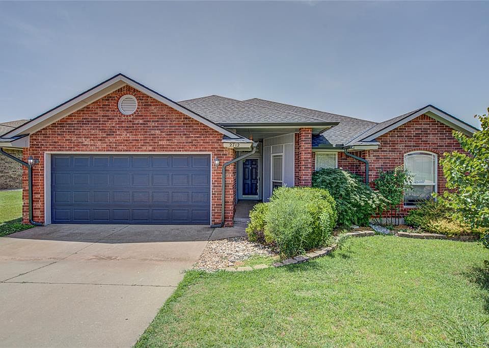 1st image of 2712 SE 92nd Cir
