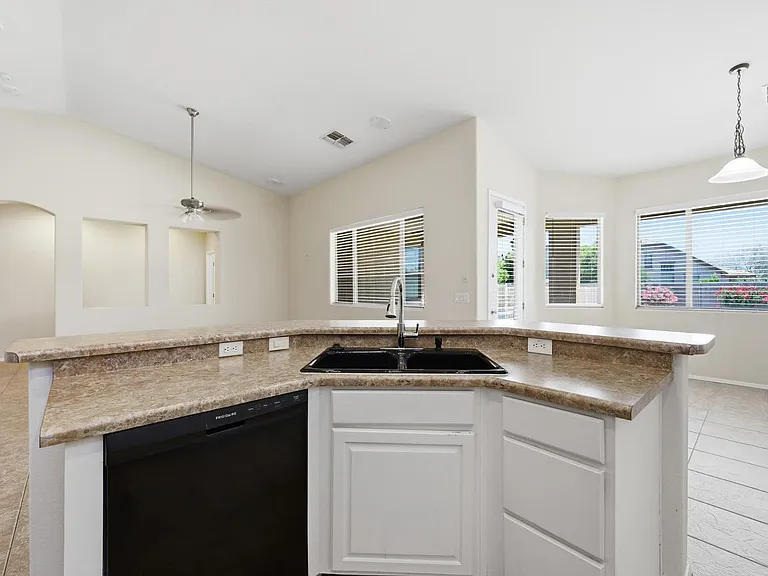 8407 W Myrtle Ave — Photo 9