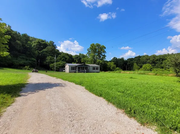 995 Coaling Rd, Charlotte, TN 37036