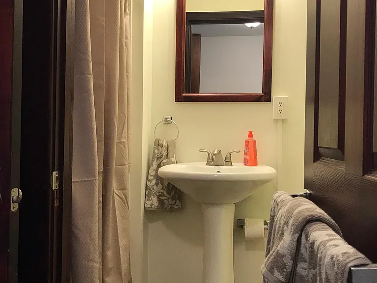 1201 Chestnut St #5 — Photo 6