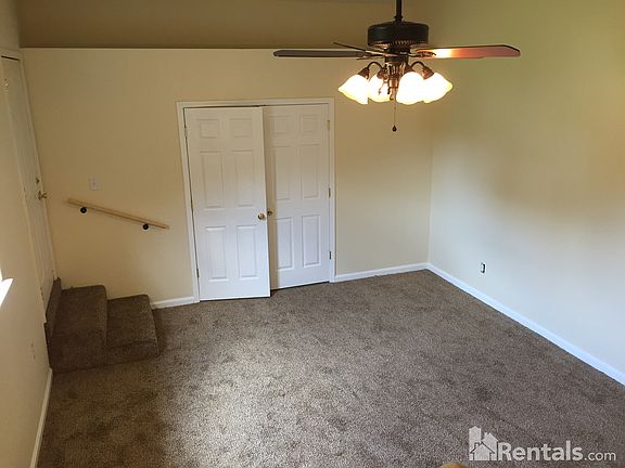 5th image of 323 Lincoln Dr