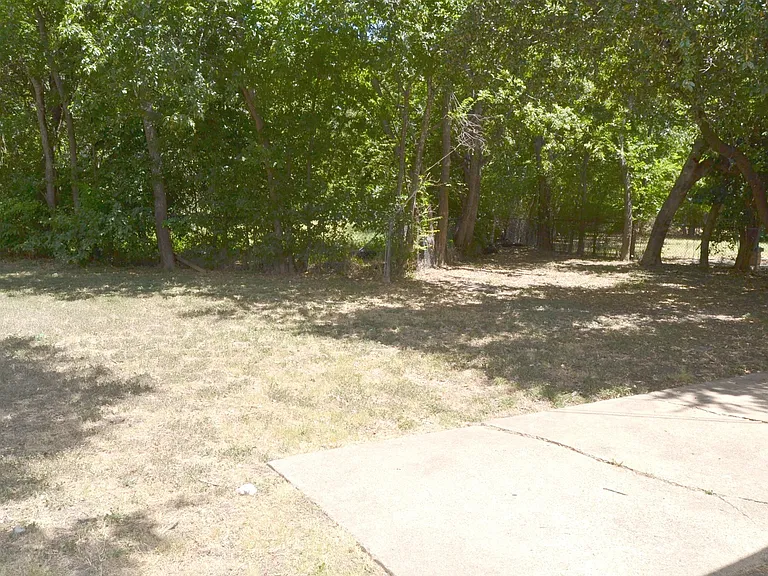 709 Northside Dr — Photo 11
