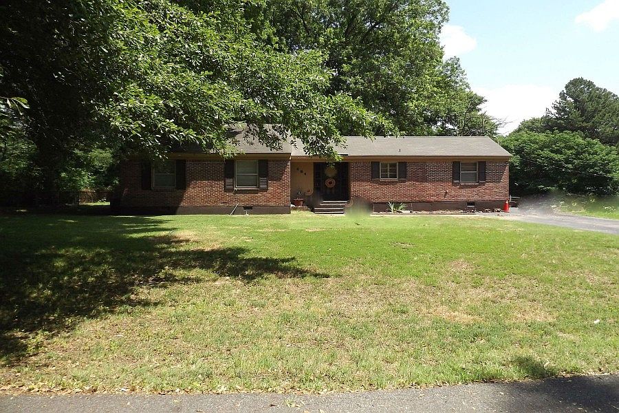 1st image of 484 Sullivan Dr