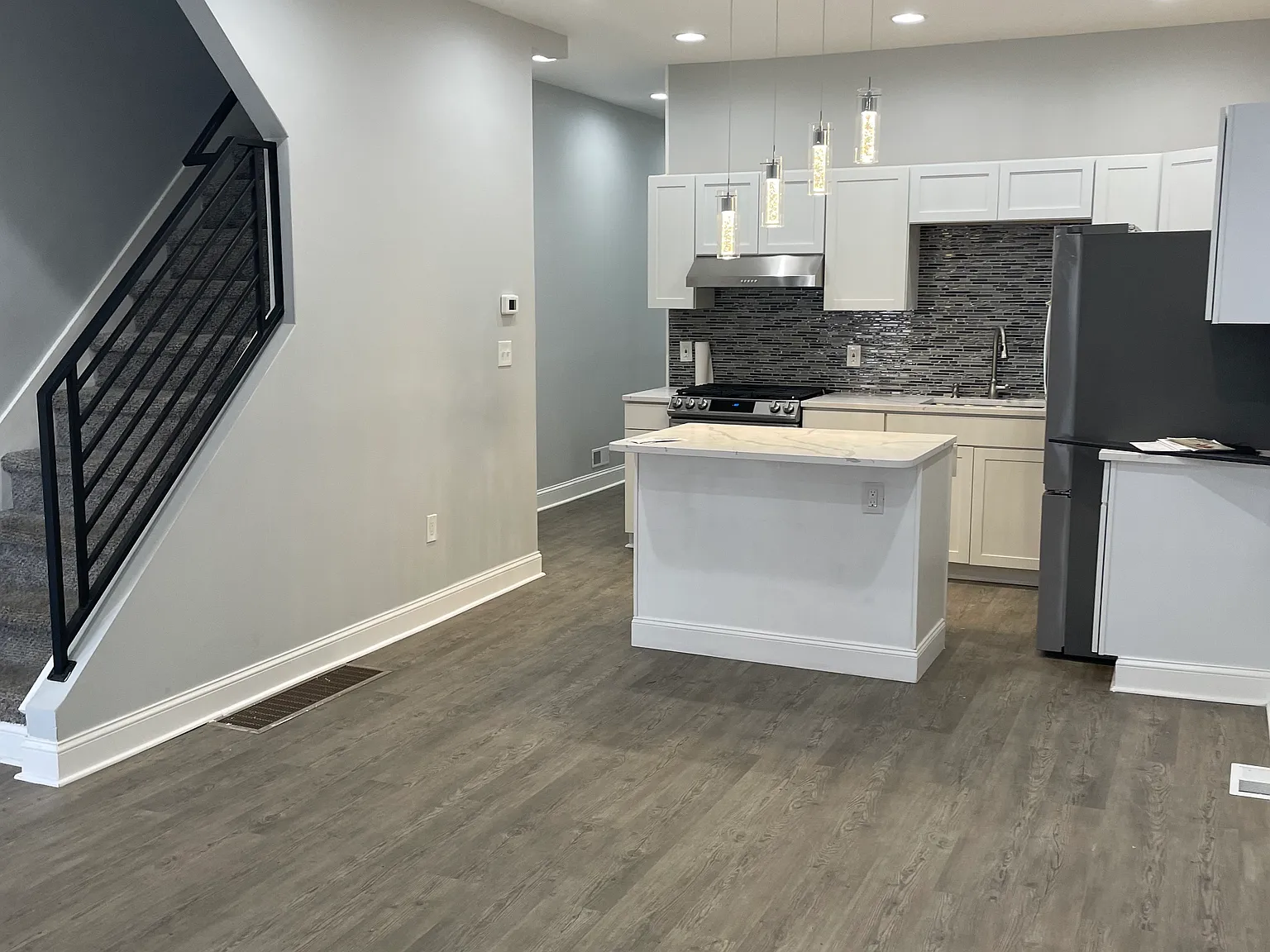 5 bed, 1479 sqft, $2,100 — Photo 4