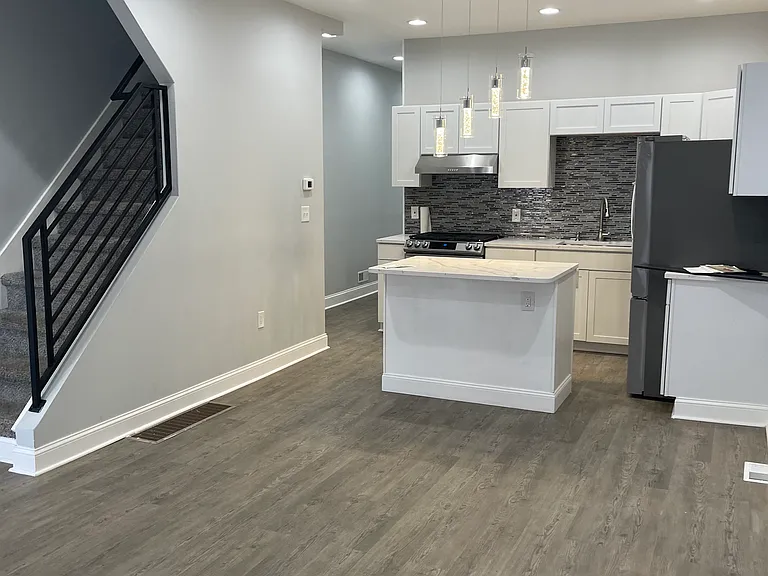 1244 Whitman Ave — Photo 4