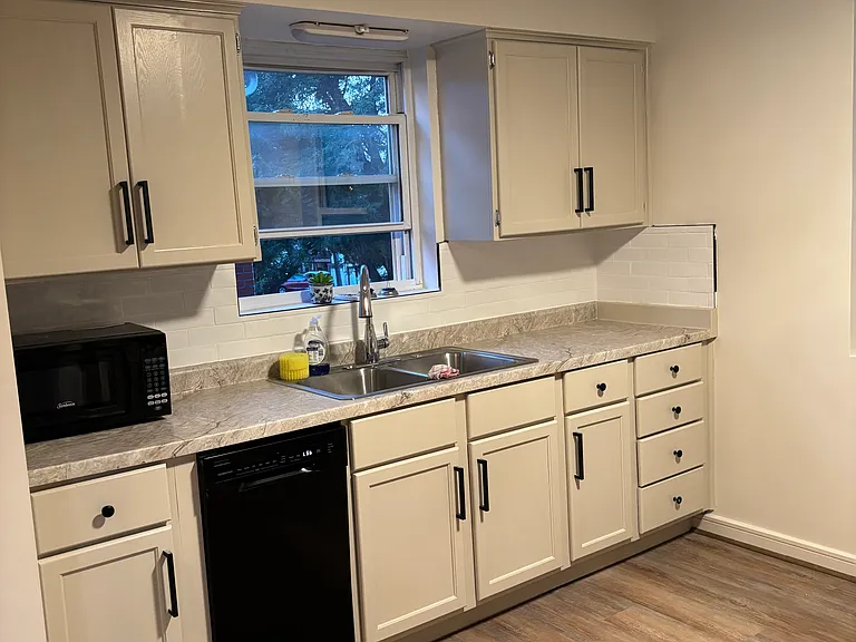 1136 Betty Ln #2 — Photo 8