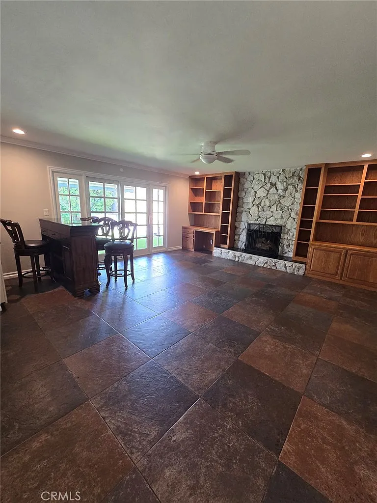 4 bed, 2527 sqft, $6,700 — Photo 4