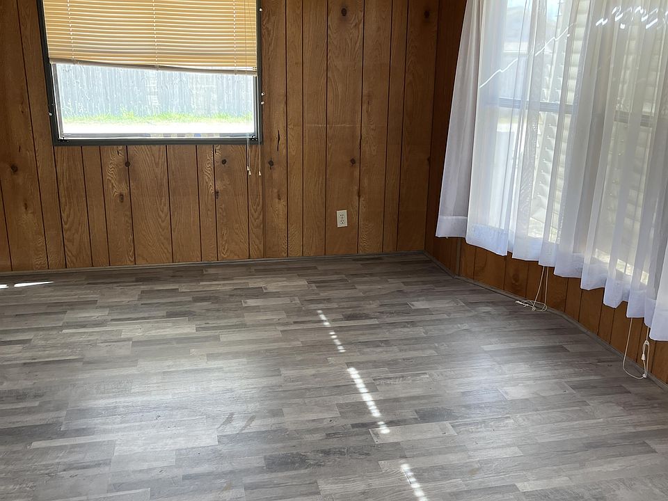 Large living room and dinning area.