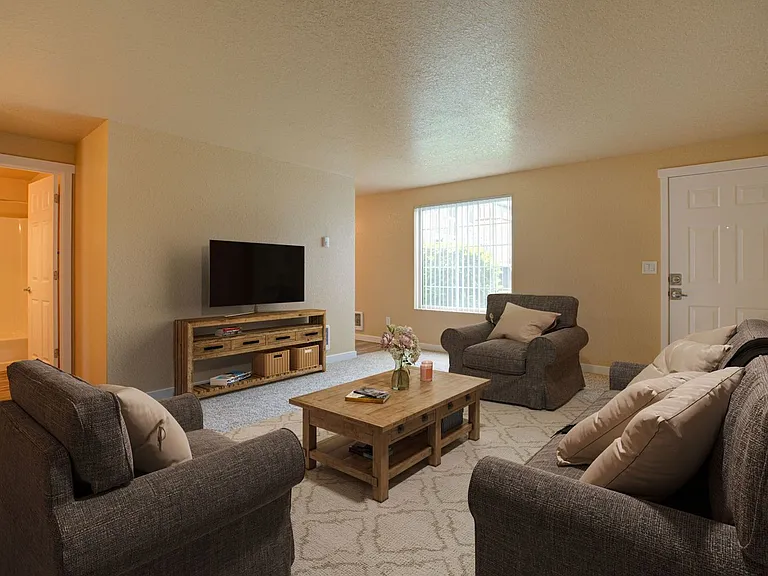 BROOK HOLLOW APARTMENTS — Photo 16