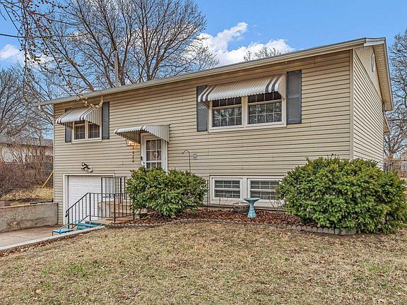 2nd image of 3020 SE Colorado Ave