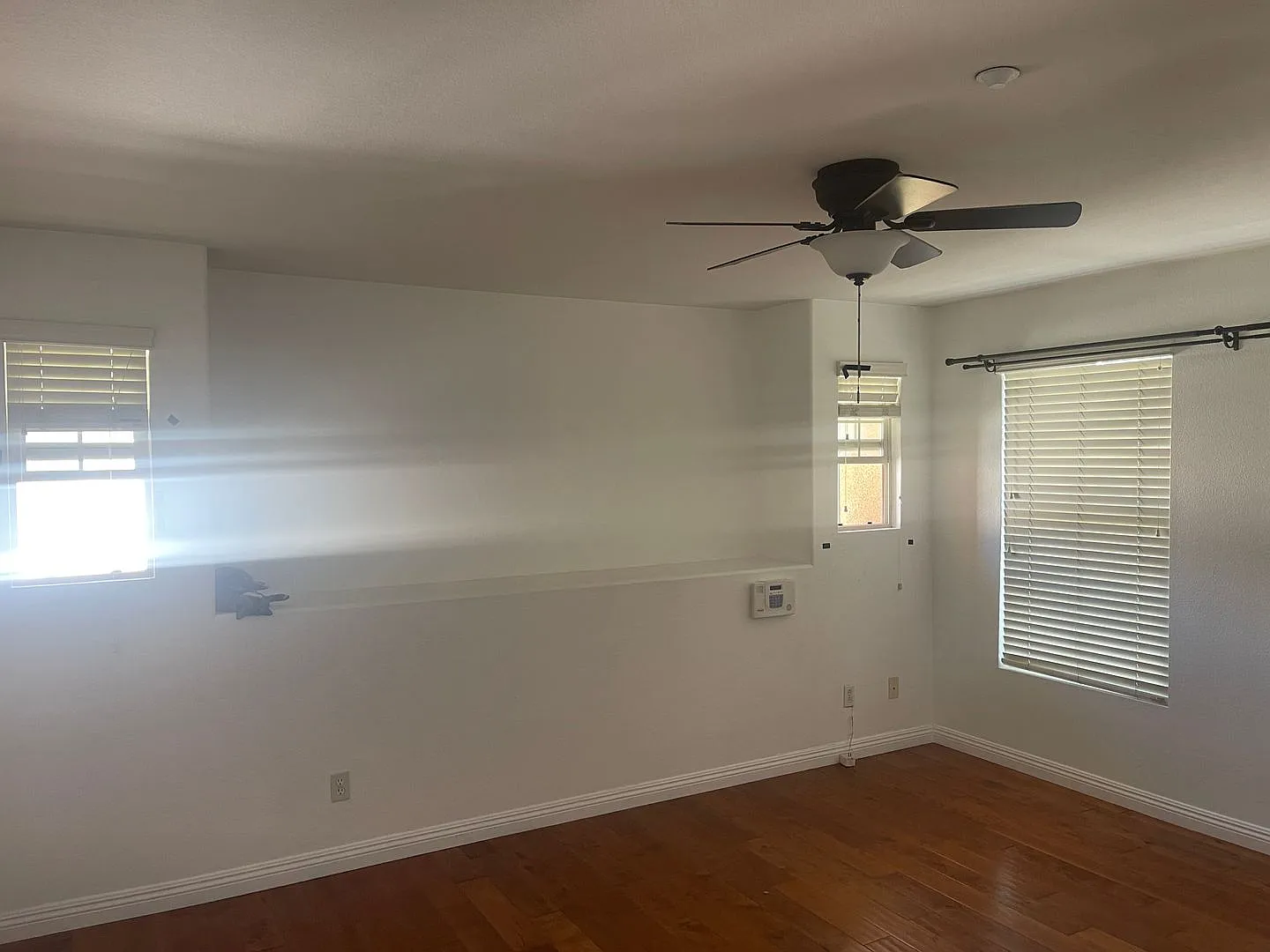 3 Bedrooms 3 Baths Townhome For Rent In Eastlake — Photo 3
