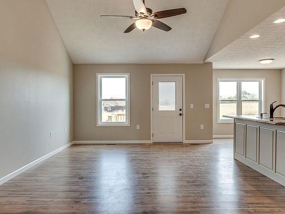 5th image of 605 Brookside Dr