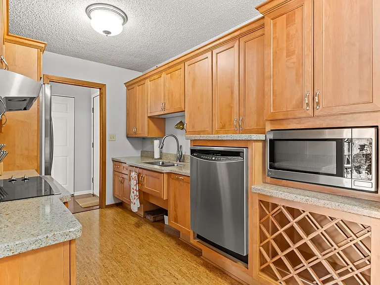 1225 Lasalle Ave #1404 — Photo 8