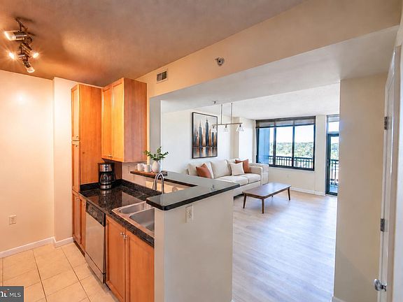 4th image of 851 N Glebe Rd APT 1714