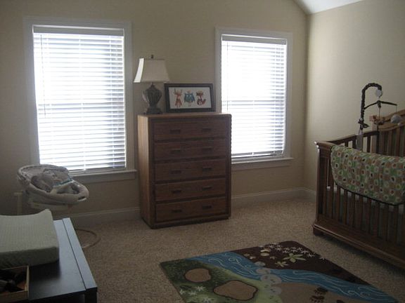 4th image of 332 Brentford Ave
