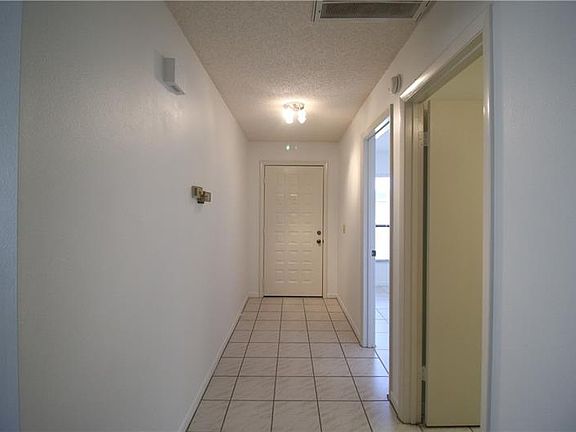 2nd image of 3913 Cypress Lndg N